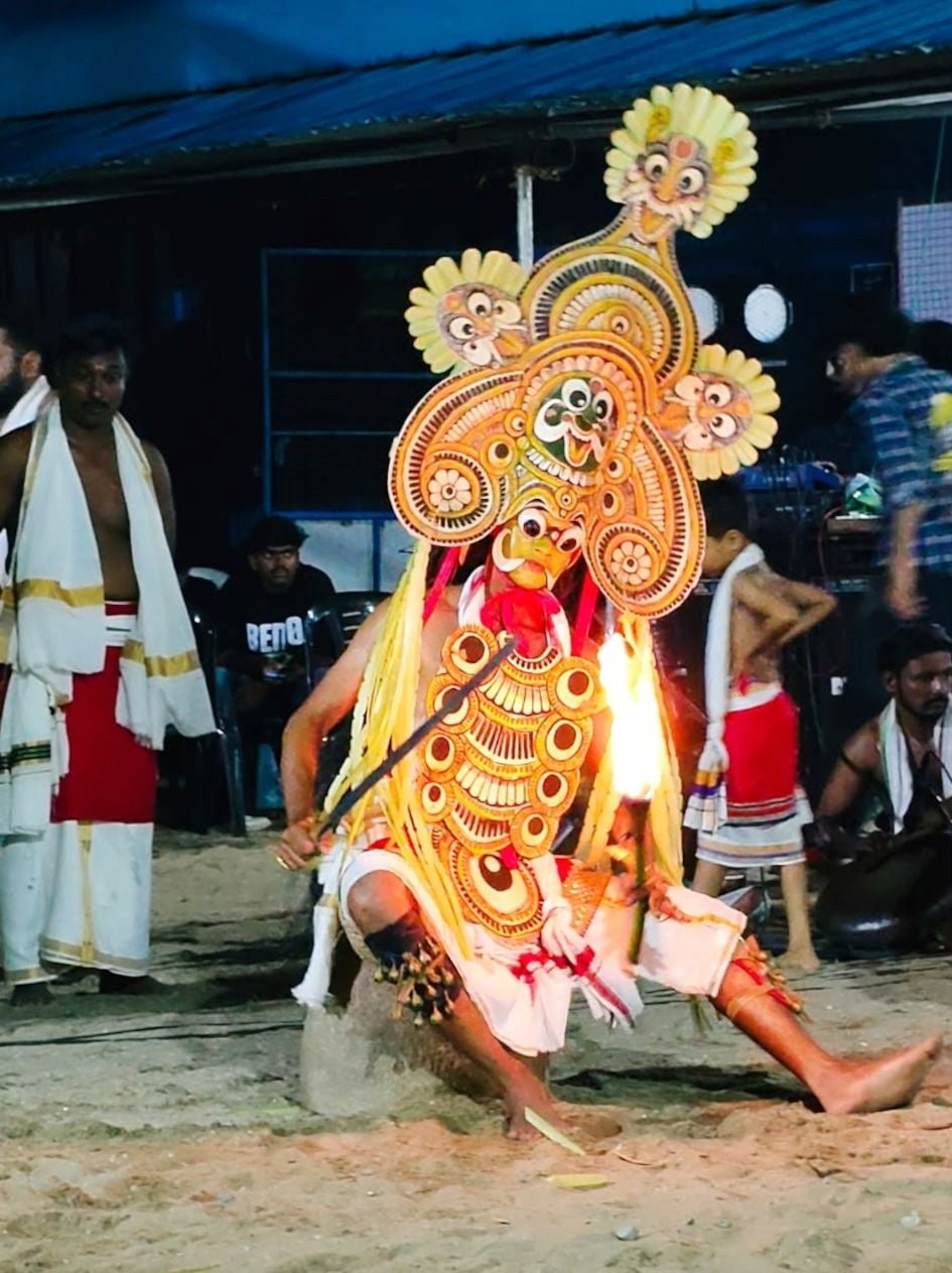 padayani