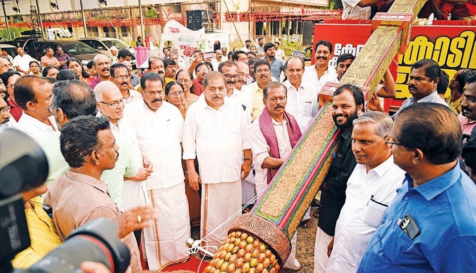 കേരള കർഷകസംഘം സംസ്ഥാന സമ്മേളനത്തിന്റെ പതാക – കൊടിമര ജാഥകൾക്ക്‌ ജില്ലയിൽ ആവേശോജ്വല വരവേൽപ്പ്‌. 