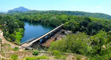 പരപ്പാർ അണക്കെട്ടിൽനിന്ന്‌ വരുന്ന ജലം കനാലുവഴി തിരിച്ചു വിടുന്ന ഒറ്റക്കൽ തടയണ