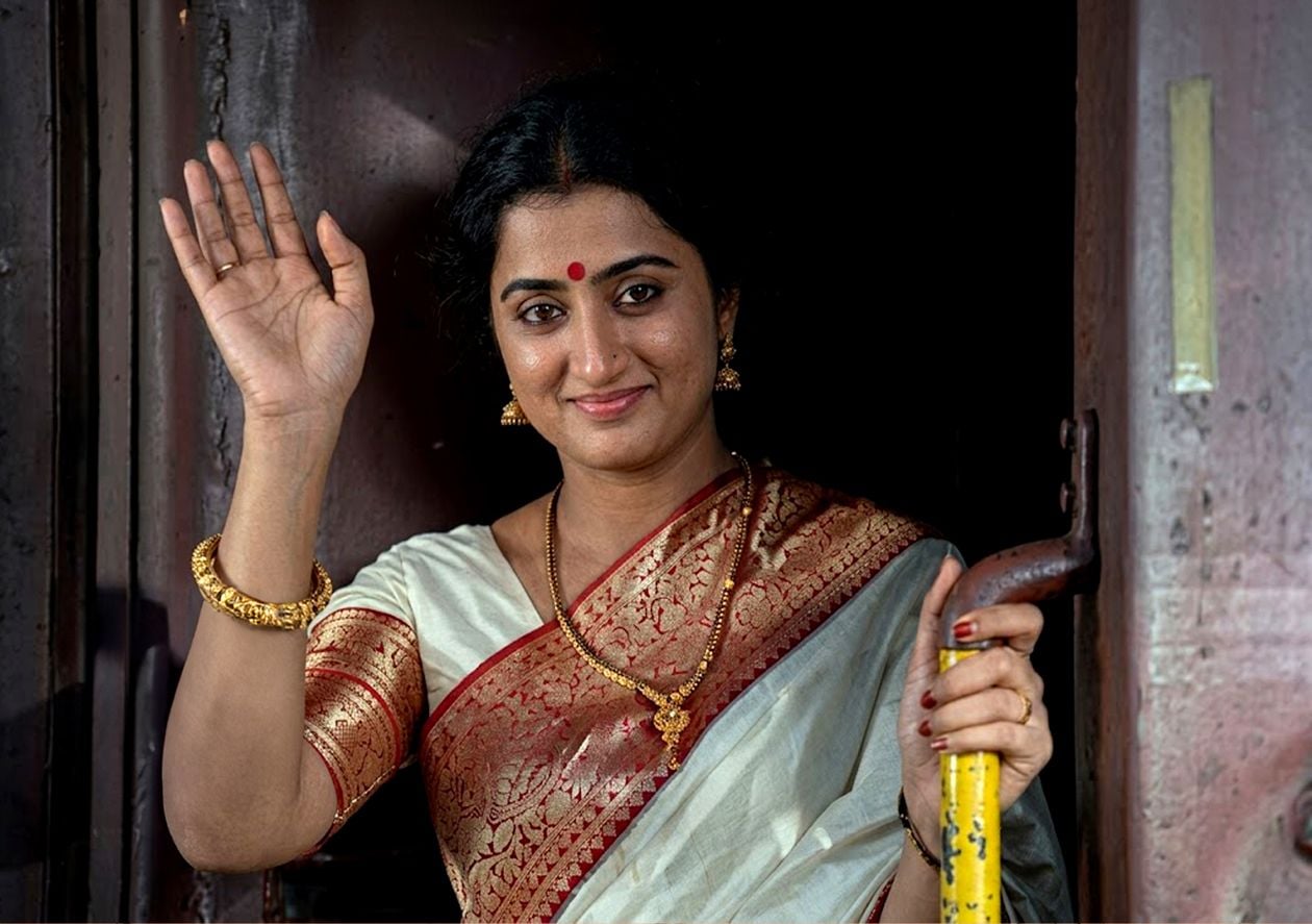 ‘തൂവാനത്തുമ്പികളി’ലെ അവസാനരംഗത്തില്‍ സുമലത  ഡിജിറ്റൽ ക്രിയേഷൻ: കിരൺ ഗോവിന്ദ്‌ 