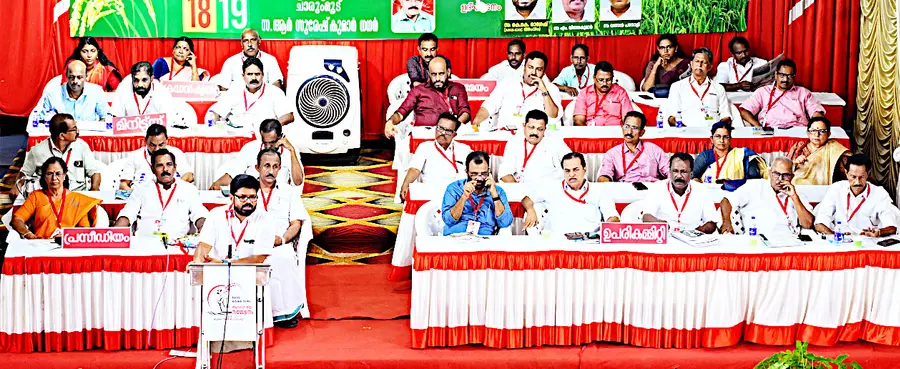 കേരള കർഷകസംഘം ജില്ലാ സമ്മേളനത്തിന്റെ പ്രതിനിധി സമ്മേളനം ചാരുംമൂട്ടിൽ അഖിലേന്ത്യ കിസാൻ സഭ -സികെസി അംഗം കെ കെ രാഗേഷ് ഉദ്ഘാടനംചെയ്യുന്നു