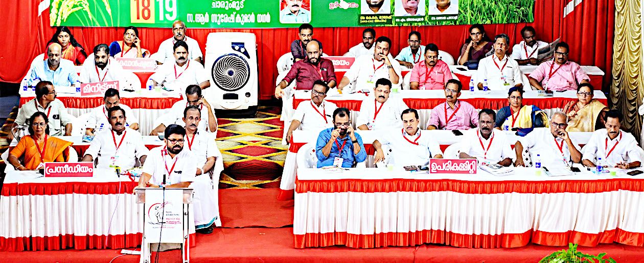കേരള കർഷകസംഘം ജില്ലാ സമ്മേളനത്തിന്റെ പ്രതിനിധി സമ്മേളനം ചാരുംമൂട്ടിൽ അഖിലേന്ത്യ കിസാൻ സഭ -സികെസി അംഗം കെ കെ രാഗേഷ് ഉദ്ഘാടനംചെയ്യുന്നു