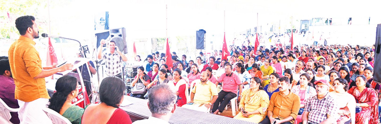 വിവിധ ആവശ്യങ്ങൾ ഉന്നയിച്ച് കേരള  സ്കൂൾ ടീച്ചേഴ്സ് അസോസിയേഷൻ ജില്ലാ കമ്മിറ്റി സംഘടിപ്പിച്ച  ജില്ലാ മാർച്ചും ധർണയും എം എസ് അരുൺകുമാർ എംഎൽഎ ഉദ്ഘാടനംചെയ്യുന്നു 