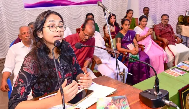 നീരാവിൽ നവോദയം ഗ്രന്ഥശാലയുടെ വാർഷികാഘോഷത്തിന്റെ ഭാഗമായി സംഘടിപ്പിച്ച പ്രതിഭാ സംഗമം എസ്എഫ്ഐ അഖിലേന്ത്യ ജോയിന്റ് സെക്രട്ടറി ഐഷി ഘോഷ് ഉദ്ഘാടനം ചെയ്യുന്നു