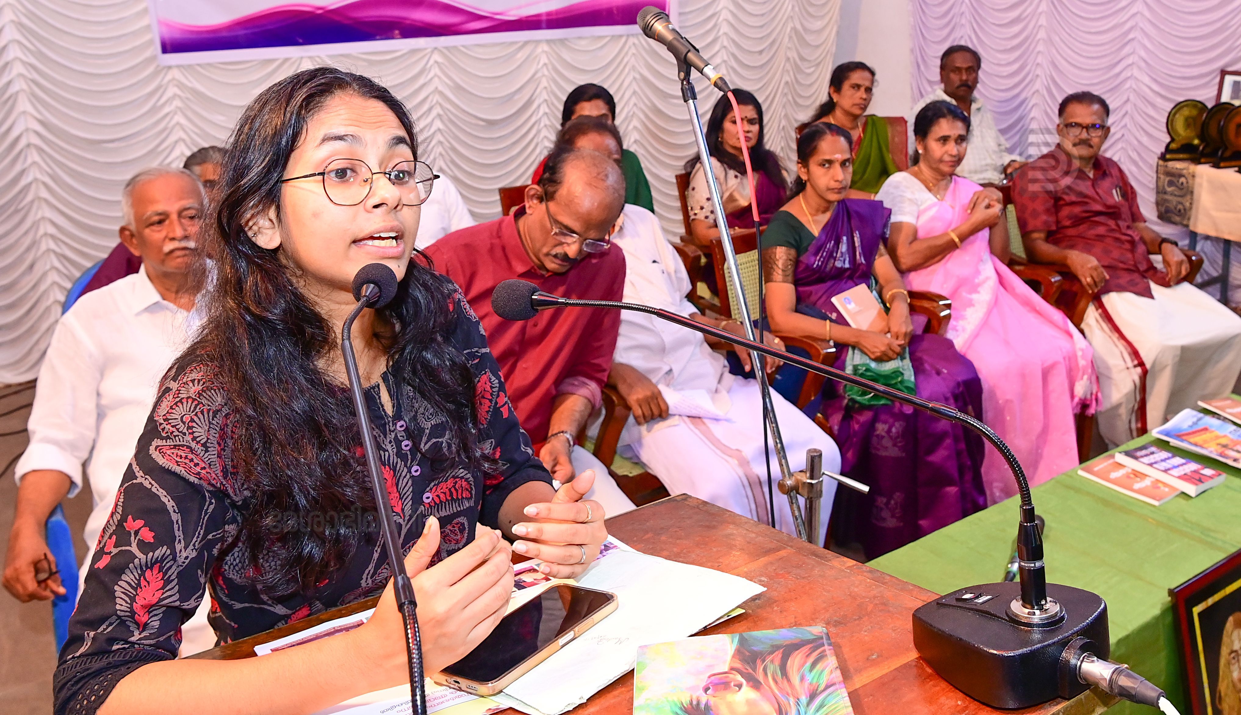 നീരാവിൽ നവോദയം ഗ്രന്ഥശാലയുടെ വാർഷികാഘോഷത്തിന്റെ ഭാഗമായി സംഘടിപ്പിച്ച പ്രതിഭാ സംഗമം എസ്എഫ്ഐ അഖിലേന്ത്യ ജോയിന്റ്‌ സെക്രട്ടറി ഐഷി ഘോഷ് ഉദ്ഘാടനം ചെയ്യുന്നു