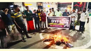 ഡിവൈഎഫ്ഐ ചാല ബ്ലോക്ക്‌ കമ്മിറ്റി സംഘടിപ്പിച്ച പ്രതിഷേധത്തിൽ  തെരഞ്ഞെടുപ്പുകമീഷണർ ഗ്യാനേഷ്-കുമാറിന്റെ കോലം കത്തിക്കുന്നു