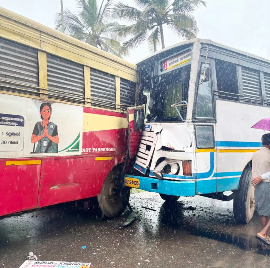 ബസുകള് കൂട്ടിയിടിച്ചു