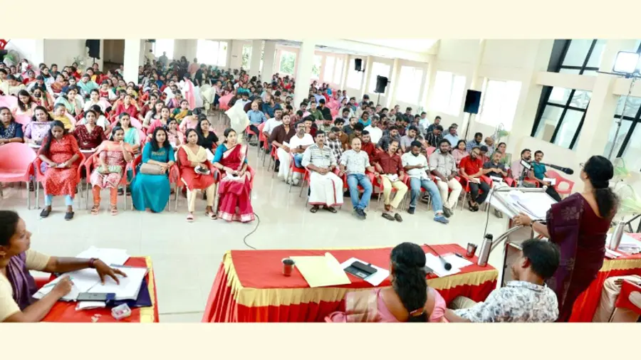 കേരള എൻജിഒ യൂണിയൻ പബ്ലിക് ഓഫീസ് ഏരിയ സമ്മേളനം സംസ്ഥാന സെക്രട്ടറി സീമ എസ് നായർ ഉദ്ഘാടനം ചെയ്യുന്നു