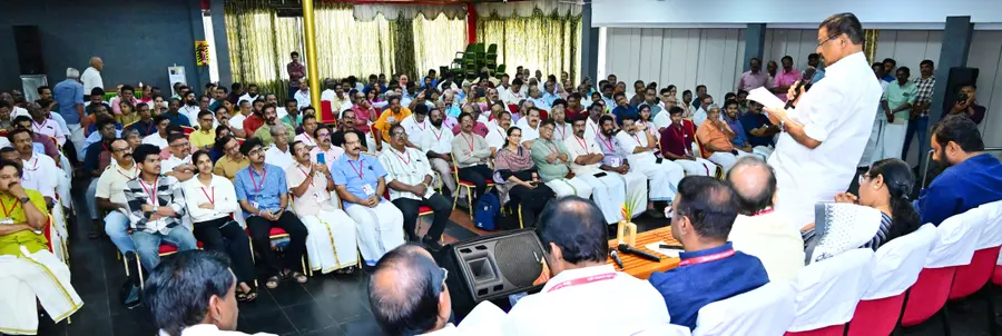 പാലക്കാട്ടെ പ്രഭാത യോഗത്തിൽ ജാഥാ ക്യാപ്റ്റൻ എം വി ഗോവിന്ദൻ സംസാരിക്കുന്നു