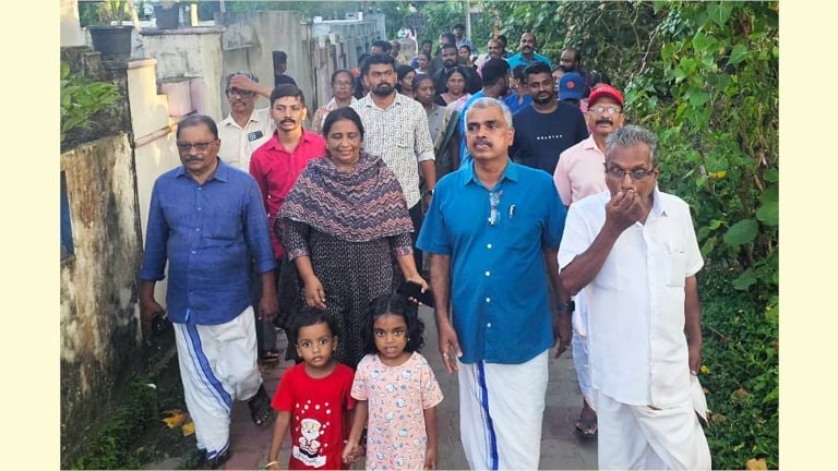 അഞ്ചുതെങ്ങ് ഡിവിഷനിൽ എസ് ബിജിമോളുടെ വിജയത്തിനായി എൽഡിഎഫ് നേതാക്കളുടെ നേതൃത്വത്തിൽ  സ്ക്വാഡ് പ്രവർത്തനം നടത്തുന്നു