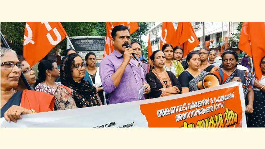 അങ്കണവാടി വർക്കേഴ്സ് ആൻഡ് ഹെൽപ്പേഴ്സ് അസോസിയേഷൻ (സിഐടിയു) കരിദിനാചരണവും പ്രതിഷേധവും
കെ എസ് സുനിൽകുമാർ ഉദ്ഘാടനം ചെയ്യുന്നു