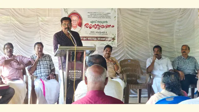 എസ് സമൂൺ അനുശോചന യോഗത്തിൽ പുല്ലുവിള സ്റ്റാൻലി സംസാരിക്കുന്നു