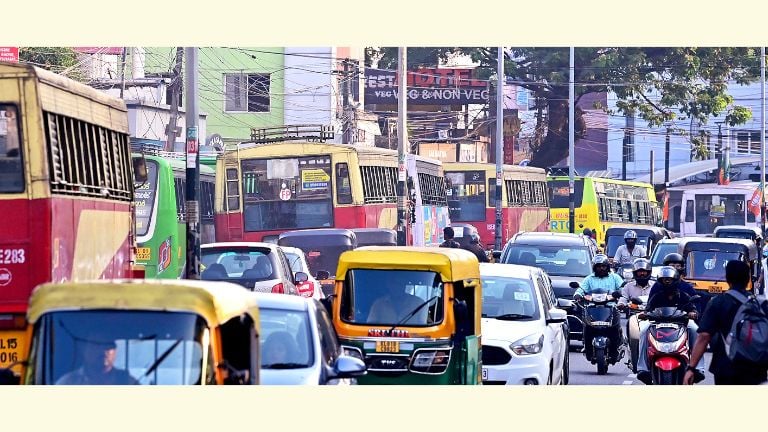 വെള്ളിയാഴ്ച വൈകീട്ട് അരിസ്റ്റോ ജങ്ഷനില്‍ അനുഭവപ്പെട്ട ഗതാഗതക്കുരുക്ക്