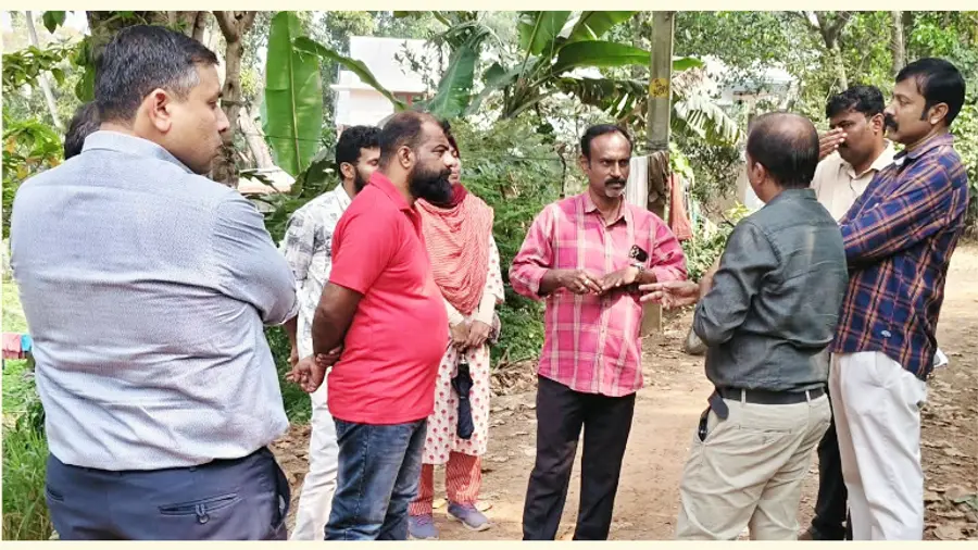 ആറ്റുകാൽ  സീവേജ് പദ്ധതി കരാർ  കമ്പനി പ്രതിനിധികർ സ്ഥലം സന്ദർശിക്കുന്നു
