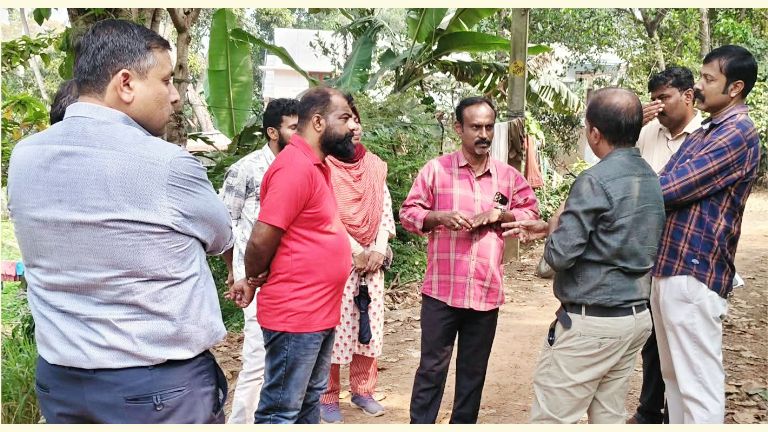 ആറ്റുകാൽ  സീവേജ് പദ്ധതി കരാർ  കമ്പനി പ്രതിനിധികർ സ്ഥലം സന്ദർശിക്കുന്നു
