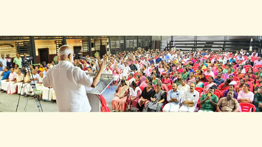 വർക്കല മണ്ഡലത്തിലെ പള്ളിക്കൽ ജങ്‌ഷനിൽ സംഘടിപ്പിച്ച തെരഞ്ഞെടുപ്പ് പൊതുയോഗം സിപിഐ എം ജനറൽ സെക്രട്ടറി എം എ ബേബി ഉദ്ഘാടനം ചെയ്യുന്നു