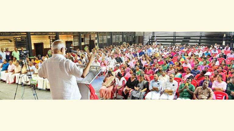 വർക്കല മണ്ഡലത്തിലെ പള്ളിക്കൽ ജങ്‌ഷനിൽ സംഘടിപ്പിച്ച തെരഞ്ഞെടുപ്പ് പൊതുയോഗം സിപിഐ എം ജനറൽ സെക്രട്ടറി എം എ ബേബി ഉദ്ഘാടനം ചെയ്യുന്നു