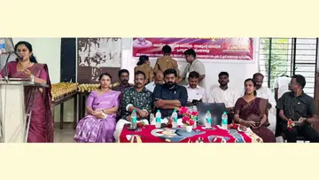 ഉപജില്ലാ ശാസ്ത്രോത്സവം സമാപന യോഗം ജില്ലാ പഞ്ചായത്ത് പ്രസിഡന്റ് പ്രിയദർശിനി ഉദ്ഘാടനം ചെയ്യുന്നു 
