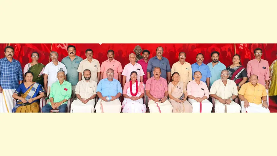 ബ്ലോക്ക് പഞ്ചായത്ത് അംഗമായി സത്യപ്രതിജ്ഞ ചെയ്ത എസ് ബിജിമോൾക്ക് സിപിഐ എം ഏരിയ സെക്രട്ടറി
ആർ സുഭാഷിന്റെ നേതൃത്വത്തിൽ സ്വീകരണം നൽകുന്നു