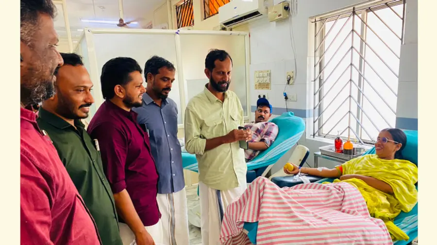 ഡിവൈഎഫ്ഐ രക്തദാന ക്യാന്പയിൻ ജില്ലാ സെക്രട്ടറി ഷിജൂഖാൻ ഉദ്ഘാടനം ചെയ്യുന്നു