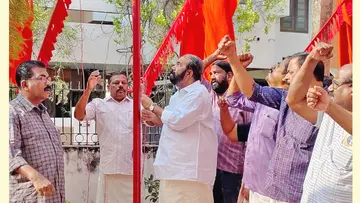 സിഐടിയു സംസ്ഥാന സമ്മേളനത്തിന്റെ പതാക ദിനത്തിൽ സംസ്ഥാന കമ്മിറ്റി ഓഫീസിൽ സംസ്ഥാന സെക്രട്ടറി വി ശിവൻകുട്ടി പതാക ഉയർത്തുന്നു