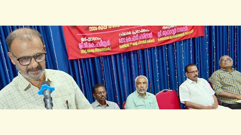 ഡോ.എ സുഹൃത് കുമാർ സ്‌മൃതി സമ്മേളനം സി കെ ഹരീന്ദ്രൻ എംഎൽഎ ഉദ്‌ഘാടനം ചെയ്യുന്നു 