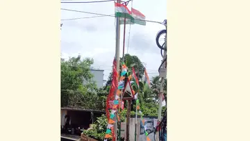 കഴക്കൂട്ടം കുമിഴിക്കര ജങ്‌ഷനിലെ കോൺഗ്രസ് കൊടിമരത്തിൽ  ദേശീയ പതാക ഉയർത്തിയനിലയിൽ
