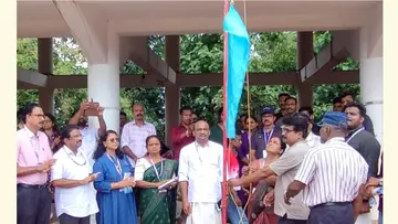 കേരള സ്റ്റേറ്റ് ഇന്റർ ഐടിഐ സ്പോർട്സ് മീറ്റ് ഒ എസ് അംബിക എംഎൽഎ പതാക ഉയർത്തി ഉദ്ഘാടനം ചെയ്യുന്നു