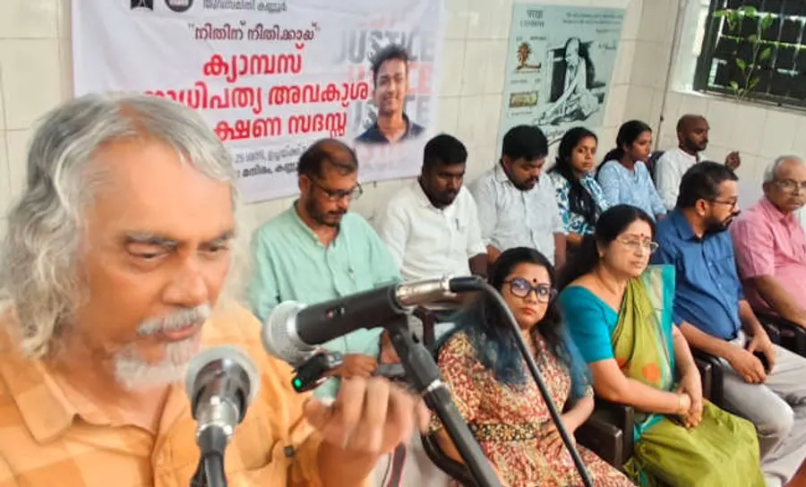 കേരള ശാസ്ത്രസാഹിത്യ പരിഷത്തിന്റെ ക്യാമ്പസ് ജനാധിപത്യ സംരക്ഷണസദസ് കെ ഇ എൻ കുഞ്ഞഹമ്മദ് ഉദ്ഘാടനംചെയ്യുന്നു