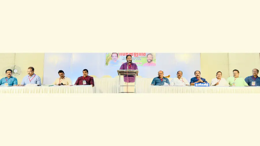 കര്ഷകസംഘം കിളിമാനൂര് ഏരിയ പ്രതിനിധി സമ്മേളനം സംസ്ഥാന എക്സിക്യൂട്ടീവ് അംഗം വി ജോയി ഉദ്ഘാടനം ചെയ്യുന്നു