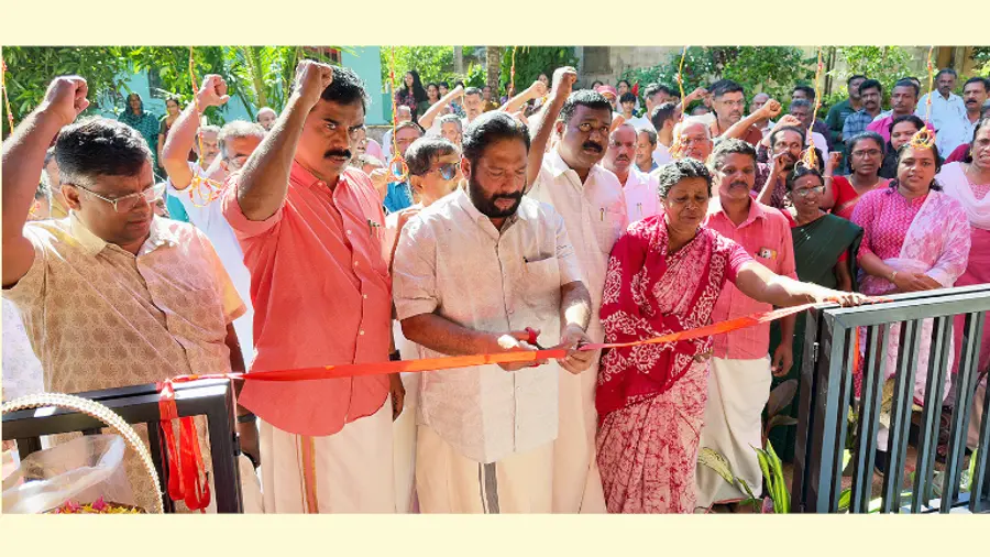 കോട്ടൂർ എൻ വേലുക്കുട്ടി സ്മാരക മന്ദിരം സിപിഐ എം ജില്ലാ സെക്രട്ടറി വി ജോയി ഉദ്ഘാടനം ചെയ്യുന്നു