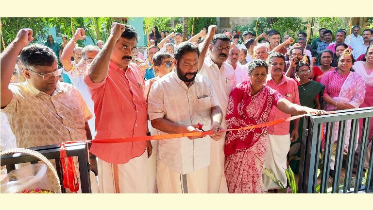കോട്ടൂർ എൻ വേലുക്കുട്ടി സ്മാരക മന്ദിരം സിപിഐ എം ജില്ലാ സെക്രട്ടറി വി ജോയി ഉദ്ഘാടനം ചെയ്യുന്നു