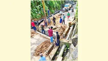 കുടപ്പനമൂട് –കൂട്ടപ്പൂ റോഡിലെ പൊട്ടൻചിറ ഭാഗത്ത് കലുങ്ക്  നിർമാണം പുരോഗമിക്കുന്നു