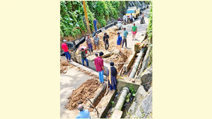 കുടപ്പനമൂട് –കൂട്ടപ്പൂ റോഡിലെ പൊട്ടൻചിറ ഭാഗത്ത് കലുങ്ക്
നിർമാണം പുരോഗമിക്കുന്നു