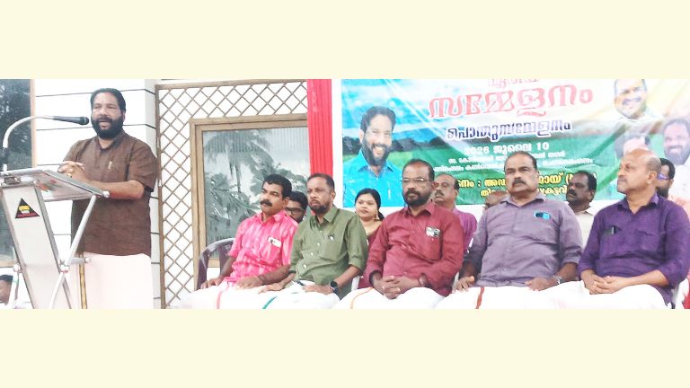 കർഷക സംഘം മംഗലപുരം ഏരിയ സമ്മേളനത്തിന്റെ പൊതുസമ്മേളനം സംസ്ഥാന എക്‌സിക്യൂട്ടീവ്‌ അംഗം  വി ജോയി എംഎൽഎ ഉദ്ഘാടനം ചെയ്യുന്നു
