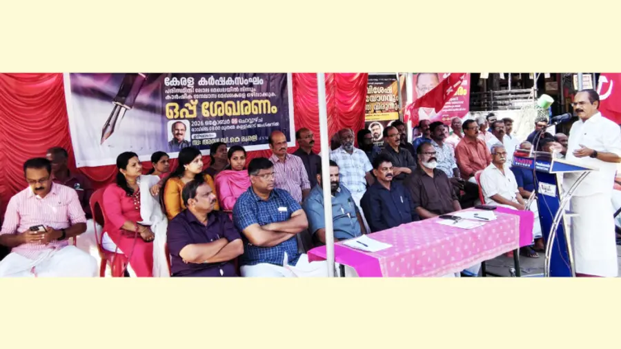  കേരള കർഷകസംഘം കള്ളിക്കാട് വില്ലേജ് കമ്മിറ്റി സംഘടിപ്പിച്ച ഒപ്പുശേഖരണം ജില്ലാ പ്രസിഡന്റ്‌ ഡി കെ മുരളി  ഉദ്ഘാടനം ചെയ്യുന്നു