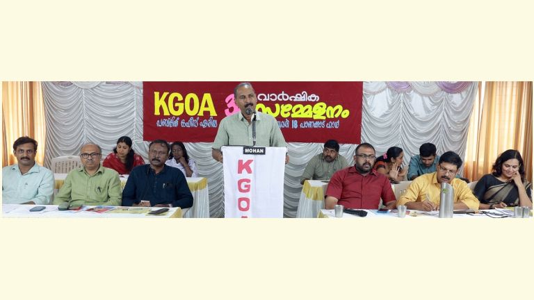 കെജിഒഎ പബ്ലിക് ഓഫീസ് ഏരിയ സമ്മേളനം സംസ്ഥാന വൈസ് പ്രസിഡന്റ്‌ സി കെ ഷിബു ഉദ്ഘാടനം ചെയ്യുന്നു