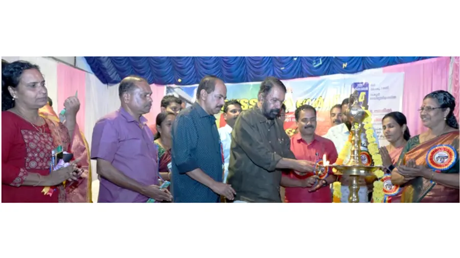 കന്യാകുളങ്ങര സ്കൂളിൽ പുതിയ ബഹുനില മന്ദിരം മന്ത്രി വി ശിവൻകുട്ടി ഉദ്ഘാടനം ചെയ്യുന്നു. മന്ത്രി ജി ആർ അനിൽ സമീപം