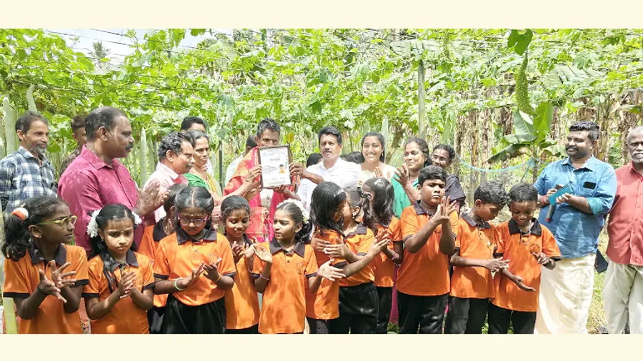 മൈലോട്ടുമൂഴി ജനതാ ഗ്രന്ഥശാല സംഘടിപ്പിച്ച കൃഷിപാഠം പരിപാടി വെള്ളനാട് ബ്ലോക്ക് പഞ്ചായത്ത് അംഗം
കെ രാമചന്ദ്രൻ ഉദ്ഘാടനം ചെയ്യുന്നു