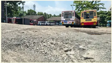 കുണ്ടും കുഴിയുമായി കിടക്കുന്ന വിഴിഞ്ഞം കെഎസ്ആർടിസി ഡിപ്പോ