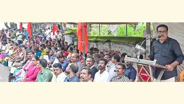 ഡിജിഇ ഓഫീസിന് മുന്നിൽ കെഎസ്‌ടിഎ സംഘടിപ്പിച്ച ധര്‍ണ സംസ്ഥാന സെക്രട്ടറി എ നജീബ് ഉദ്‌ഘാടനംചെയ്യുന്നു