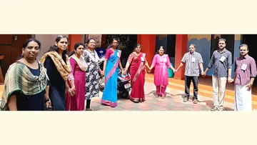 അധ്യാപകർ പൂജപ്പുര ഗവ. യുപിഎസിൽ സംഘടിപ്പിച്ച പ്രതിഷേധ ശൃംഖല