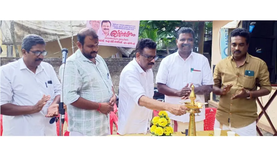കാട്ടാക്കട മണ്ഡലത്തിൽ വിവിധ റോഡുകളുടെ നിർമാണോദ്ഘാടനം ഐ ബി സതീഷ് എംഎൽഎ നിർവഹിക്കുന്നു 