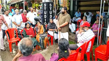 വലിയവിള ജങ്ഷനിൽ സംഘടിപ്പിച്ച സായാഹ്ന ധർണ കൗൺസിലർ എസ് പി ദീപക് ഉദ്ഘാടനം ചെയ്യുന്നു