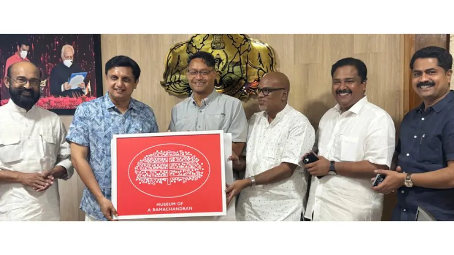 എ രാമചന്ദ്രന്‍ മ്യൂസിയത്തിന്റെ ലോഗോ മന്ത്രി പി എ മുഹമ്മദ് റിയാസ്   പ്രകാശിപ്പിക്കുന്നു