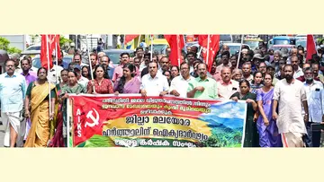 മലയോര ഹർത്താലിന് ഐക്യദാർഢ്യവുമായി എജീസ് ഓഫീസിലേക്ക് കേരള കർഷക സംഘം നടത്തിയ മാർച്ച്