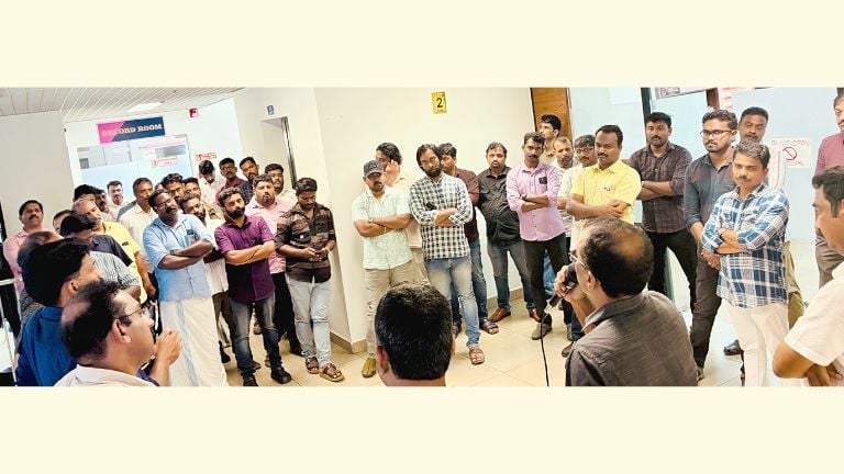 മാനദണ്ഡവിരുദ്ധ സ്ഥലംമാറ്റങ്ങൾക്കെതിരെ എൻജിഒ യൂണിയൻ തിരുവനന്തപുരം നോർത്ത് ജില്ലാ കമ്മിറ്റിയുടെ  നേതൃത്വത്തിൽ ട്രഷറി വകുപ്പ് ആസ്ഥാനത്ത് നടത്തിയ പ്രതിഷേധം  കെ പി സുനിൽ കുമാർ ഉദ്ഘാടനംചെയ്യുന്നു