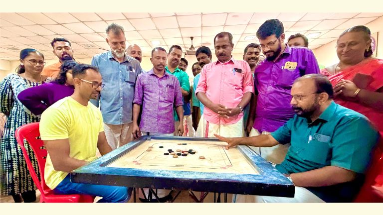 ചെസ്–കാരംസ് മത്സരങ്ങൾ എൻജിഒ യൂണിയൻ സംസ്ഥാന വൈസ് പ്രസിഡന്റ്‌ എസ് ഗോപകുമാർ ഉദ്ഘാടനം ചെയ്യുന്നു