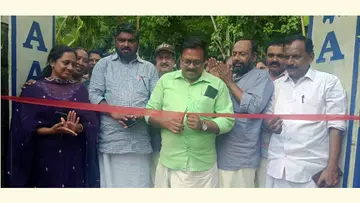 കുടുംബശ്രീ വിപണനമേളയും ബലിതർപ്പണ ഒരുക്കങ്ങളുടെ പൂർത്തീകരണവും നഗരസഭാധ്യക്ഷൻ  ആർ ജയദേവൻ ഉദ്ഘാടനം ചെയ്യുന്നു 