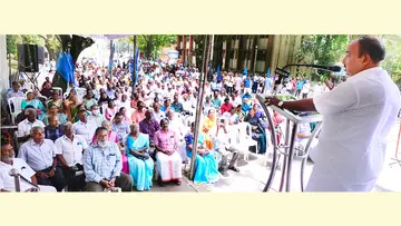കെഎസ്‌എസ്‌പിയു ലോക്‌ഭവൻ മാർച്ചും ധർണയും ഐഎൻടിയുസി സംസ്ഥാന പ്രസിഡന്റ് ആർ ചന്ദ്രശേഖരൻ  ഉദ്ഘാടനം ചെയ്യുന്നു